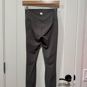 Vuori Leggings with side pockets - Oregano - Sz S - SHORT